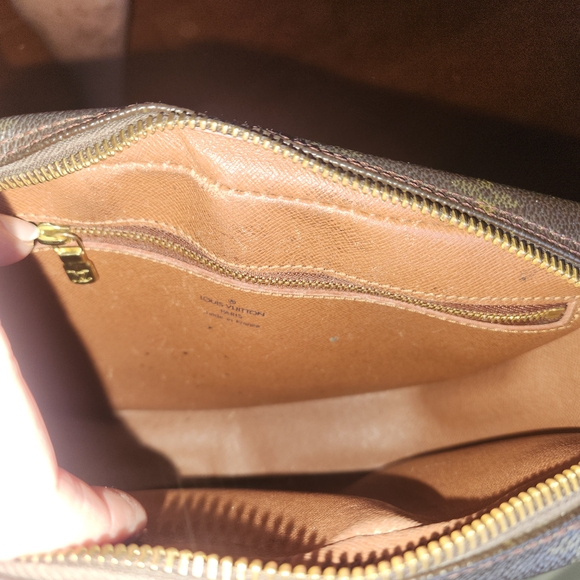 Louis Vuitton Monogram Crossbody Bag - Picture 4 of 11